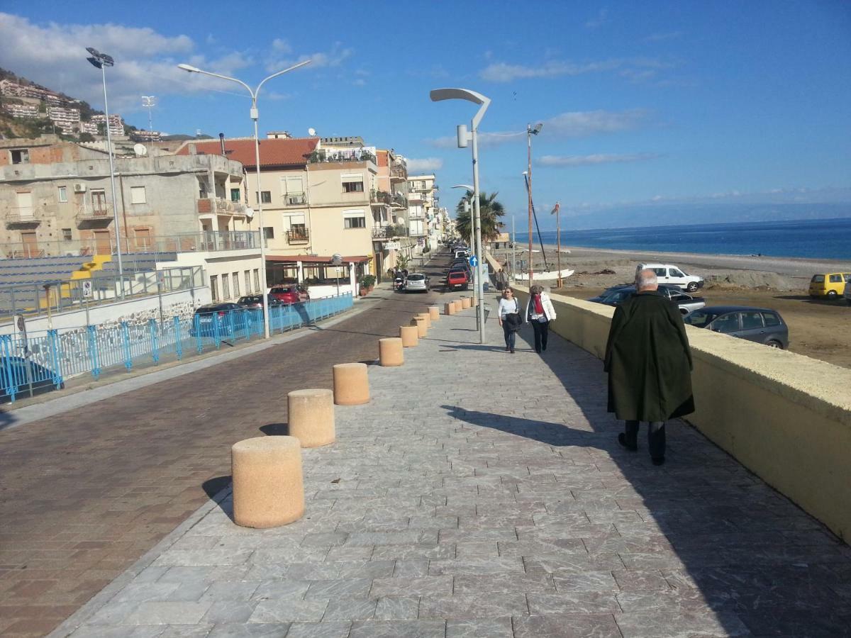 Appartamento Di Pregio In Piazza Durante Letojanni Taormina Exterior photo